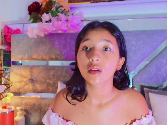 Realdoncella live cam on BongaCams