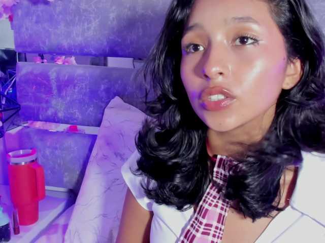Realdoncella live cam on BongaCams