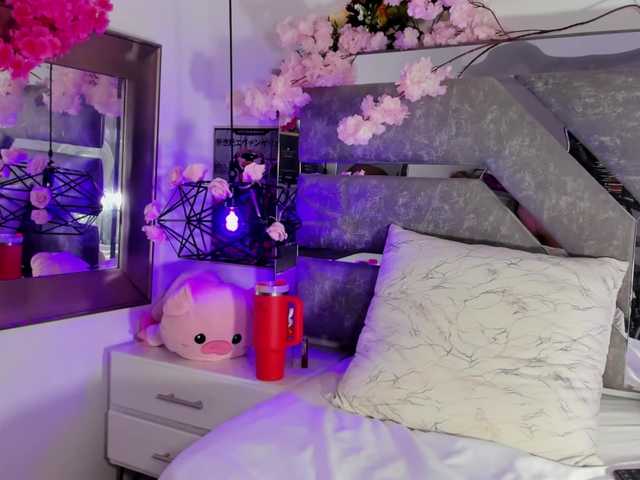 Realdoncella live cam preview