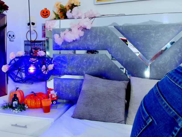 Realdoncella live cam on BongaCams