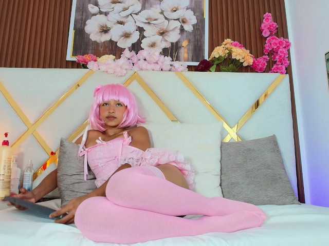 Realdoncella live cam on BongaCams