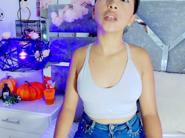 Realdoncella live cam on BongaCams