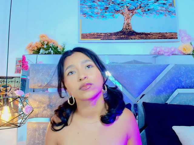 Realdoncella live cam on BongaCams