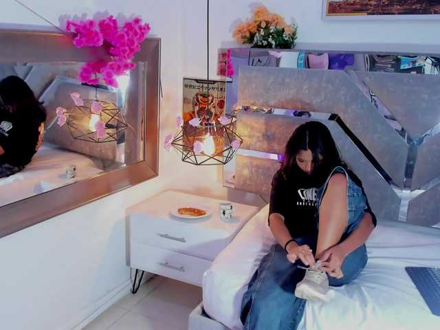 Realdoncella live cam on BongaCams