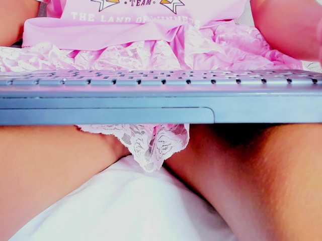 Realdoncella live cam on BongaCams