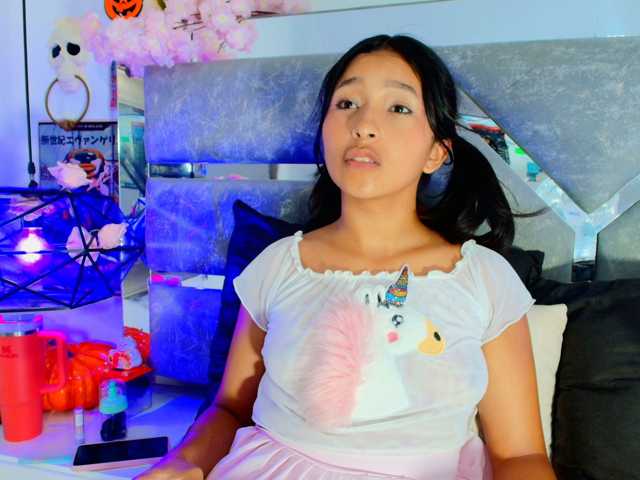 Realdoncella live cam on BongaCams