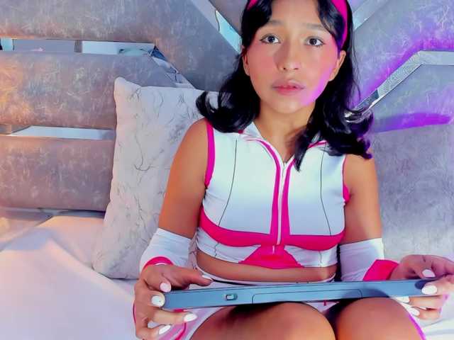 Realdoncella live cam on BongaCams