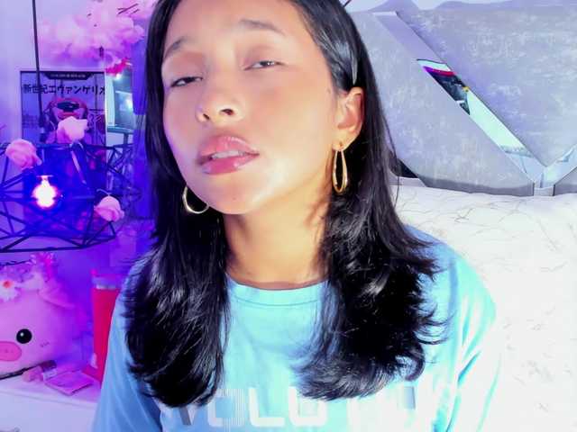 Realdoncella live cam on BongaCams