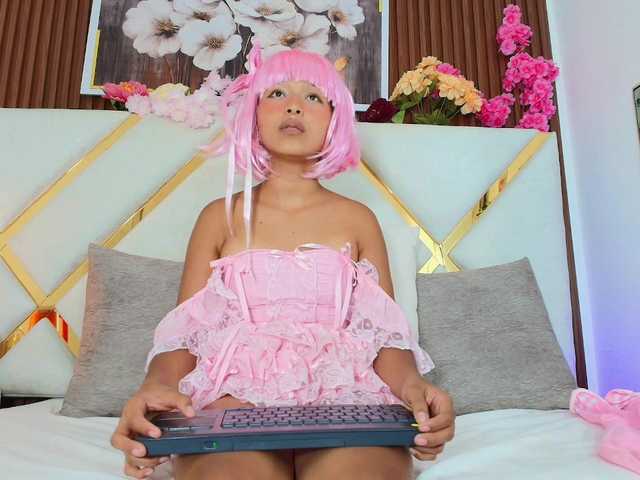 Realdoncella live cam on BongaCams