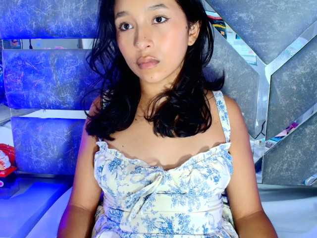 Realdoncella live cam on BongaCams