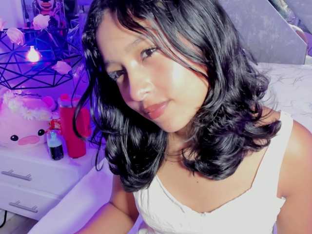 Realdoncella live cam on BongaCams