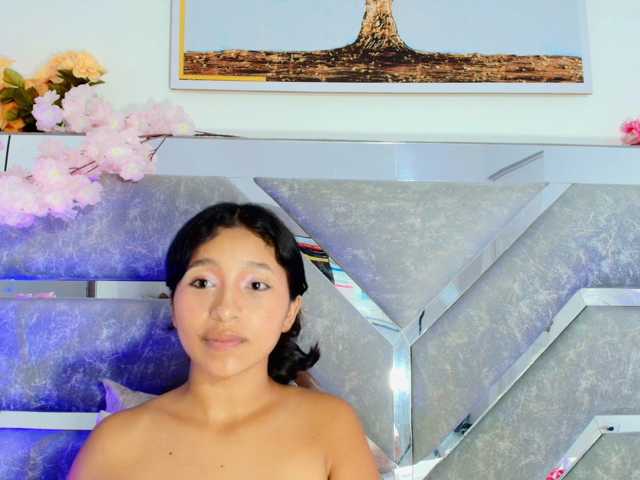 Realdoncella live cam preview