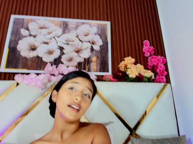Realdoncella live cam on BongaCams