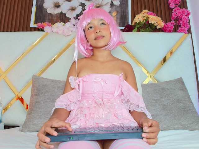 Realdoncella live cam on BongaCams