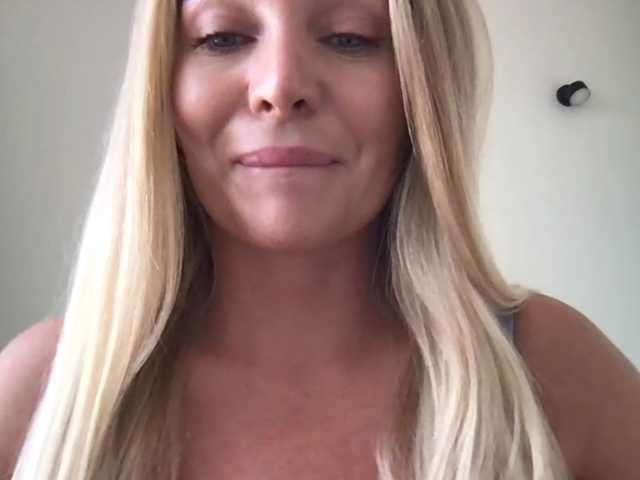 chloebelle live sex show