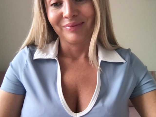 le modèle chloebelle est en webcam porno dans un show sur le site bongacams, il possède les tags suivants: White/Caucasian,Blonde,Shaved