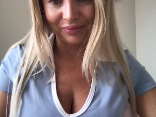 le modèle chloebelle est en webcam porno dans un show sur le site bongacams, il possède les tags suivants: White/Caucasian,Blonde,Shaved