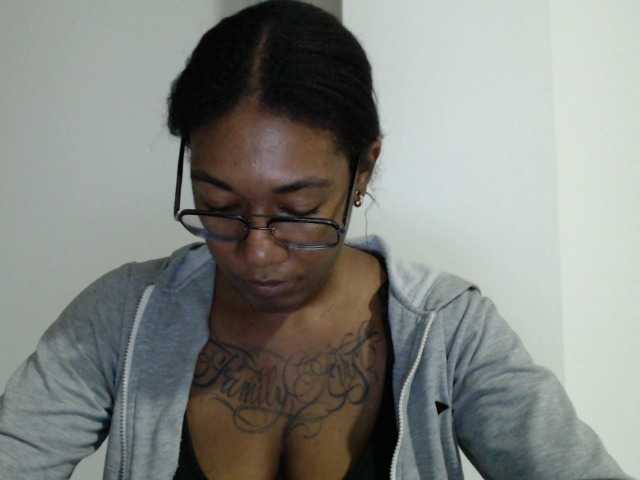 RegiCorleone live cam on BongaCams
