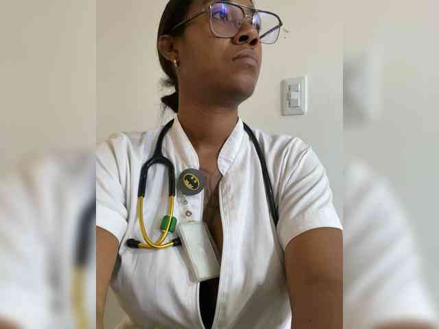 Reginacorleone's cam show statistics and live stream
