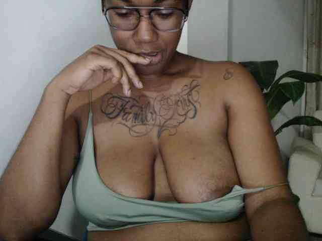 ReginaCorleone webcam