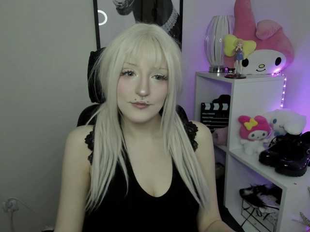 DreamNIKA live cam preview