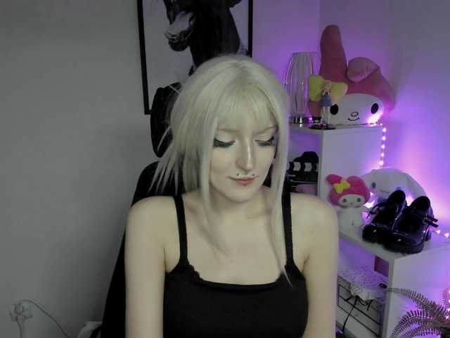 DreamNIKA live cam preview