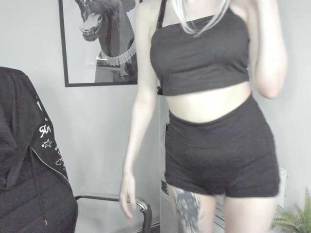 DreamNIKA live webcam show