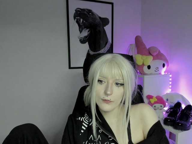 DreamNIKA live cam preview