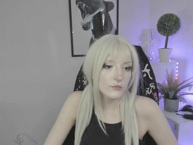 le modèle DreamNIKA est en webcam porno dans un show sur le site bongacams, il possède les tags suivants: White/Caucasian,Blonde,Shaved