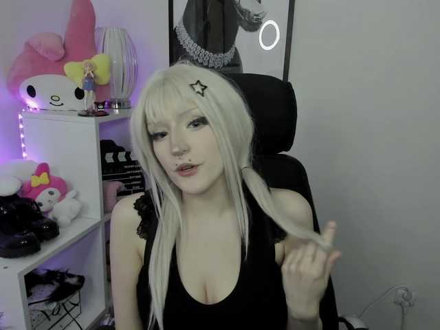 DreamNIKA live cam preview