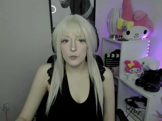 DreamNIKA live cam preview