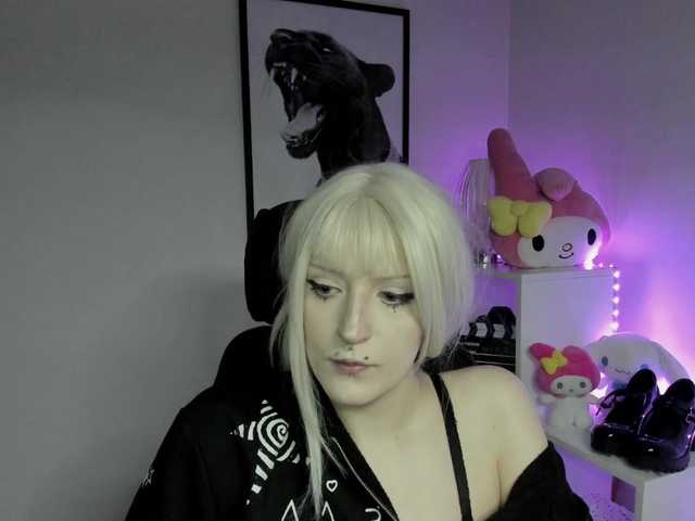 DreamNIKA live cam preview