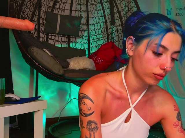 AriaVoss live webcam show