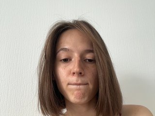 EllieTonee