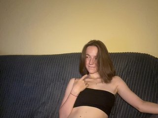 EllieTonee