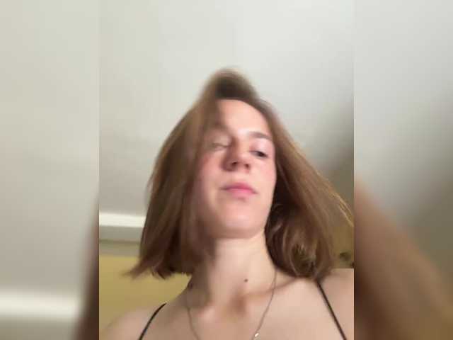 EllieTonee