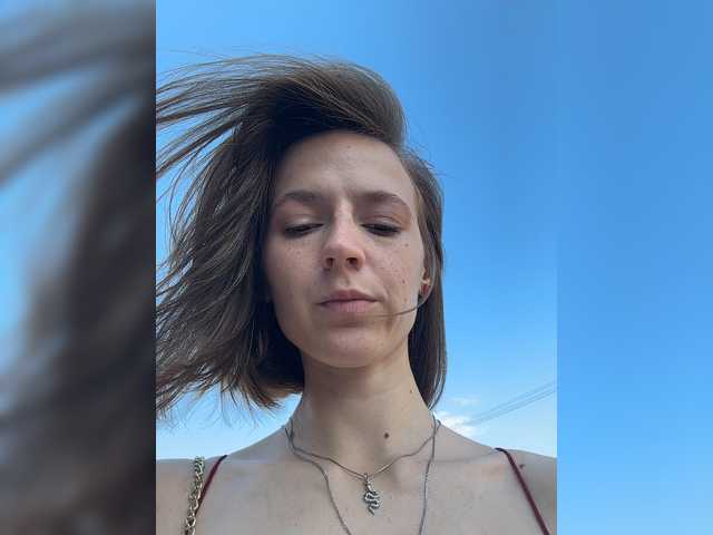 EllieTonee