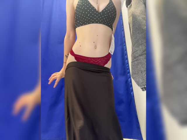 EllieTonee