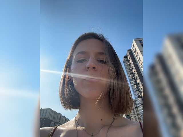 EllieTonee