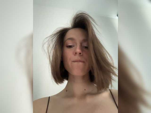 EllieTonee