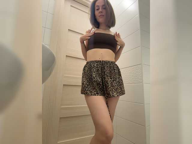 EllieTonee