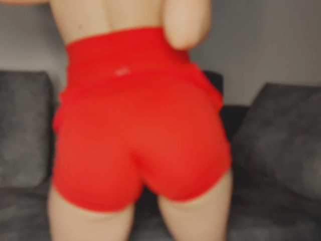 EllieTonee