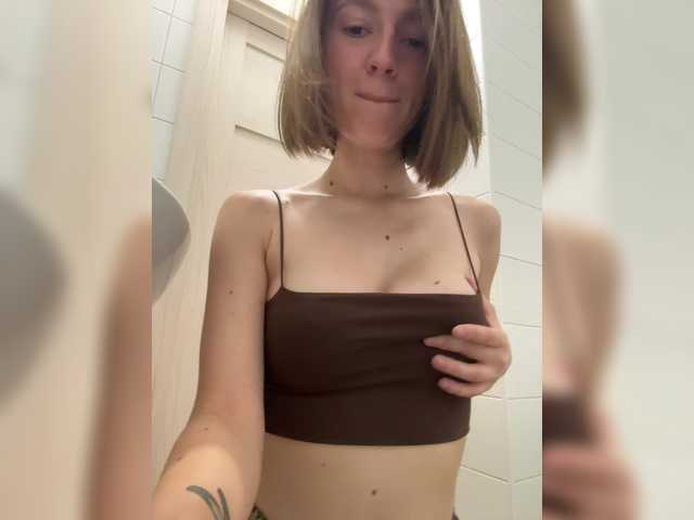 ellietonee