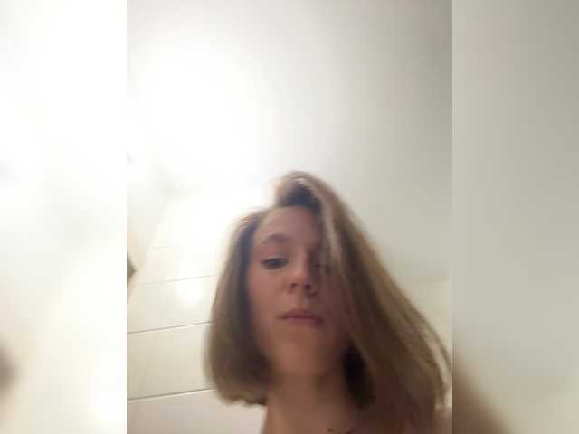 EllieTonee