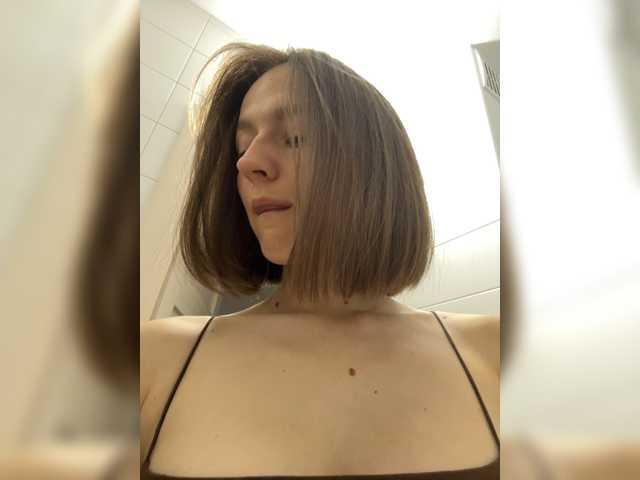 EllieTonee