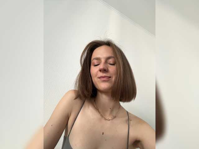 ellietonee