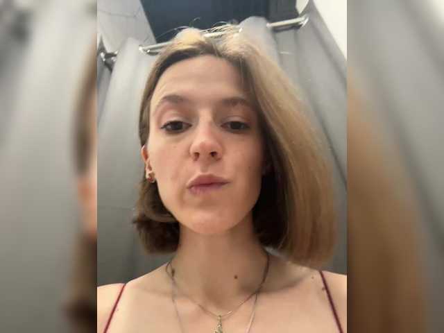 EllieTonee