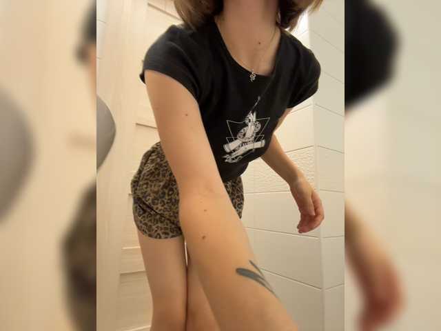 EllieTonee