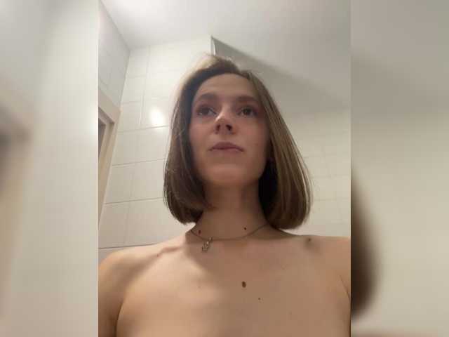 EllieTonee