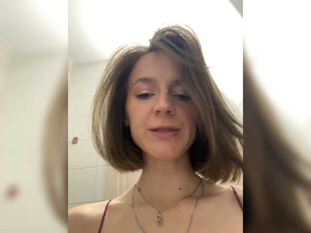 EllieTonee